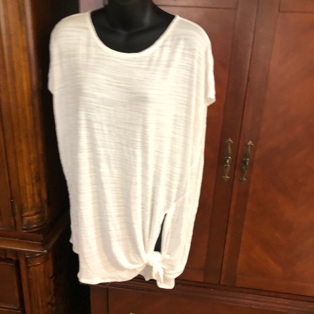 NWT MAX STUDIO size 1x White Soft Top